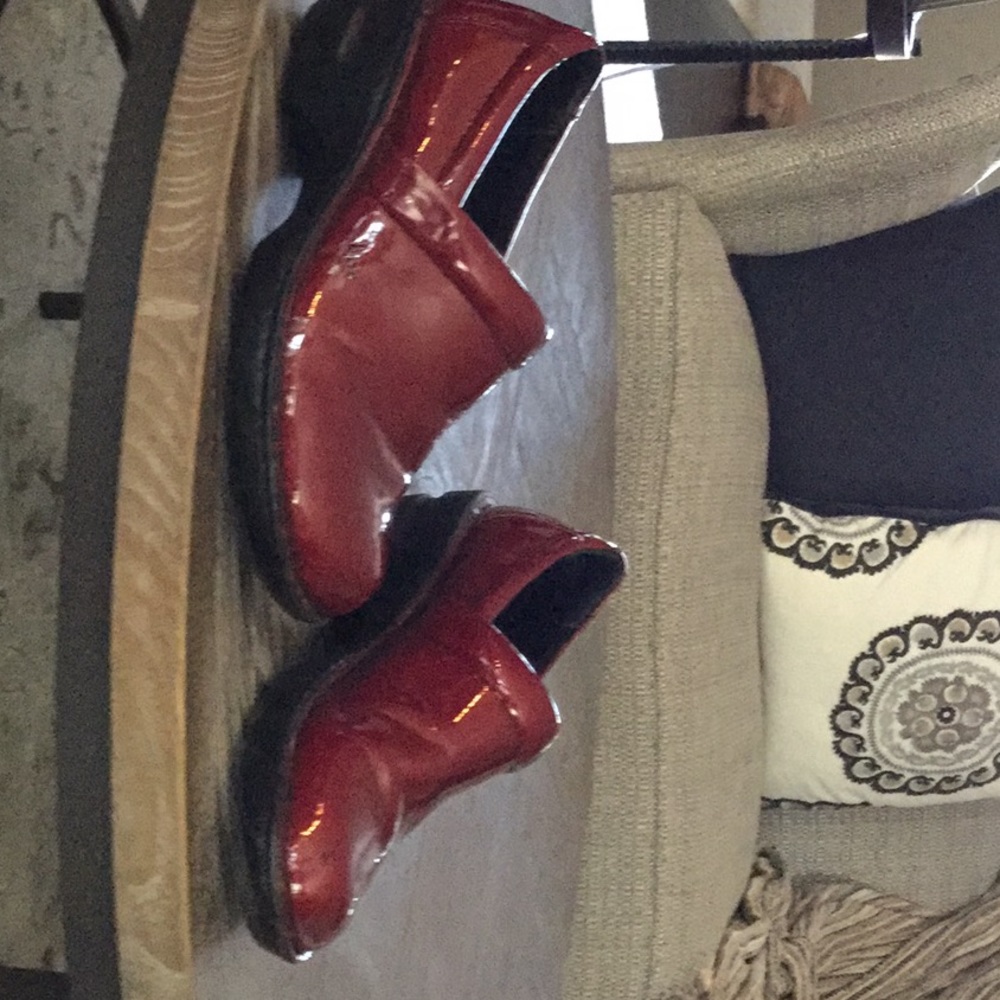 Red slip on B O C